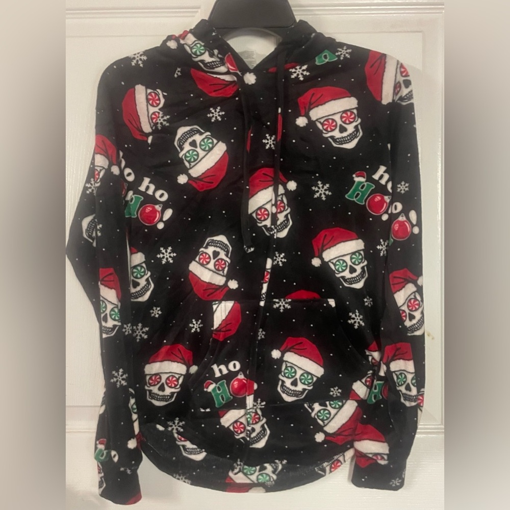 No Boundaries Festive Skull Christmas Hoodie Pullover! NWT! Size XS.‎